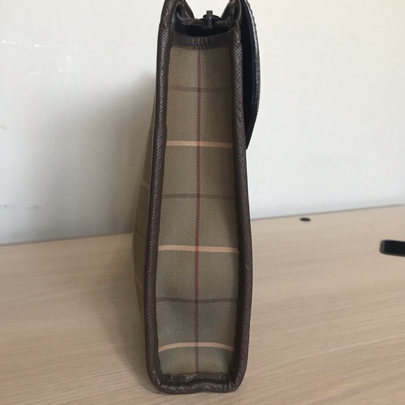 SEND me an offer😊 Burberrys clutch/ pouch🌹 - Picture 5 of 12